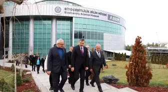 Atatürk Üniversitesi Rektörü ve Vali, üniversitenin çalışmalarını inceledi