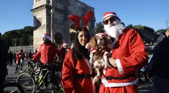 Roma'da Noel Baba Kostümlü Bisiklet Turu