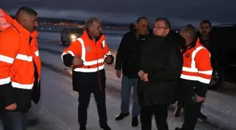 Kars-Iğdır kara yolunda kar yağışı nedeniyle tır trafiği kapatıldı