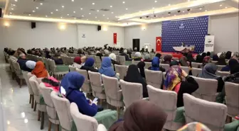 Derince'de Aileler Buluşuyor, Huzuru Konuşuyor Konferansı Düzenlendi