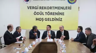 Karapınar'da Vergi Rekortmenleri Plaketle Ödüllendirildi