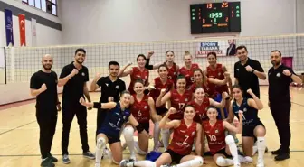 Bozüyük Belediyesi Kadın Voleybol Takımı Karabük Gençlik Spor'u 3-0 Yendi