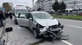 Ordu'da Otomobil ile Motosiklet Çarpışması: 2 Kişi Ağır Yaralandı