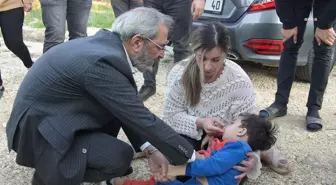 Tarsus Belediye Başkanı, köyde rahatsızlanan çocuğa müdahale etti