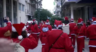 Pire'de Noel Baba Koşusu düzenlendi