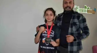 12 Yaşındaki Rumeysa Altay, Muay Thai Avrupa Şampiyonasında İkinci Oldu