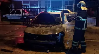 Adana'da Oto Galeri Önünde Otomobil Kundaklandı