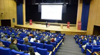 Diyarbakır Büyükşehir Belediyesi'nin düzenlediği 'Huzur Hanem' buluşmalarında Senai Demirci söyleşi gerçekleştirdi