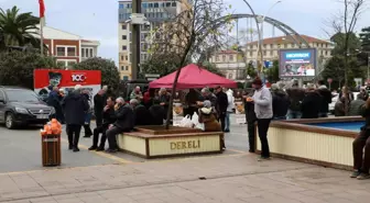 Giresun Belediyesi ve özel bir restoran işbirliğiyle Atapark'ta karalahana çorbası ve mısır ekmeği ikram edildi