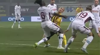 İşte İstanbulspor-Trabzonspor maçında kriz yaratan tartışmalı pozisyon