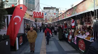 İzmit Belediyesi Yılbaşı Pazarı Kadınların Yoğun İlgiyle Karşılandı