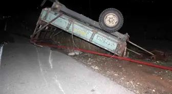 Manisa'da tır traktöre çarptı: 2 yaralı