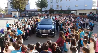 Mersin'de öğrenciler yerli otomobil Togg'u inceledi