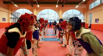 Yıldırım Belediye Başkanı Spor Kompleksi'nde Sporcuları Ziyaret Etti