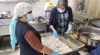 Arguvan'da taşımalı öğrencilere sıcak yemek dağıtılıyor