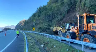 Karadeniz Sahil Yolu'nda Heyelan: Ulaşım Kapandı