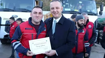 Zonguldak Belediye Başkanı, Su ve Kanalizasyon İşleri Müdürlüğü personeline teşekkür belgelerini takdim etti