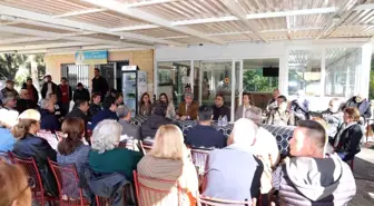 Marmaris Belediye Başkanı Mehmet Oktay, Halk Kürsüsü toplantısında vatandaşlarla buluştu