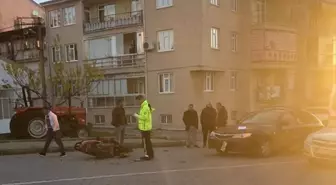 Gediz'de otomobil ile elektrikli bisiklet çarpışması: 1 yaralı