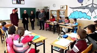 Erzurum Valisi Mustafa Çiftçi'nin eşi ve AK Parti Erzurum Milletvekili Selami Altınok'un eşi çocuklarla ilgilendi