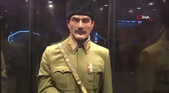 'Cumhuriyet'e Doğru' adlı tiyatro oyunu Zorlu PSM'de sahnelendi