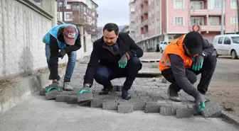 Muradiye Belediyesi Yol ve Kaldırım Çalışmalarına Devam Ediyor