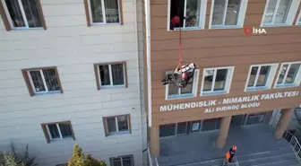 NEVÜ'de gerçeğini aratmayan yangın tatbikatı yapıldı