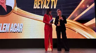 Özlem Acar, 'Yılın En İyi Kadın Sunucusu' Ödülünü Kazandı