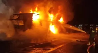 Doğubayazıt'ta park halindeki tır yangında kullanılamaz hale geldi