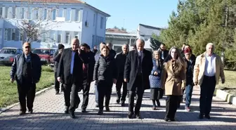 Arguvan Belediye Başkanı Mehmet Kızıldaş, pazar esnafı ve vatandaşlarla bir araya geldi