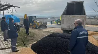 Amasya'da Bedensel Engelli Öğrencinin Talebi Üzerine Evinin Önü Asfaltlandı