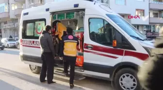 Burdur'da ters yönde ilerleyen motosikletin çarptığı yaya yaralandı