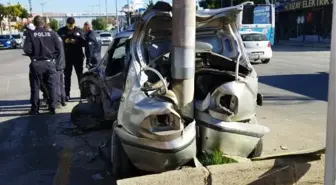 Mersin'de Hafif Ticari Araç Kazası: 2 Yaralı