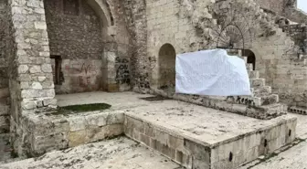 Çifte Minareli Medrese'ye Sprey Boya İle Yazılar Yazıldı