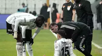 Beşiktaş: 'Sağ uyluk arka adalesinde hissettiği ağrı ve gerilme nedeniyle Alanyaspor maçına devam edemeyen oyuncumuz Alex Oxlade-Chamberlain'in...