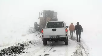 Bitlis'te kar ve tipi nedeniyle mahsur kalan 3 kişi kurtarıldı