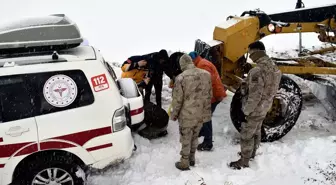 Bitlis'te kar ve tipi nedeniyle mahsur kalanlar kurtarıldı