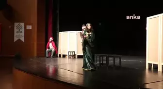 Efeler Belediyesi Şehir Tiyatrosu, 'Hamdi'nin İşleri' adlı oyunu sahneledi