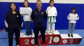 Kemer Belediyesi Karate Takımı 14 madalya kazandı