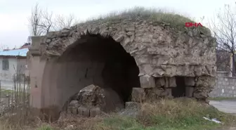 Kayseri'deki Tarihi Cırgalan Hanı Harabeye Döndü