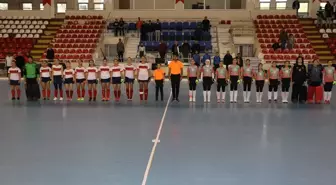 Amasya'da hokey sporcuları, şehit askerler için saygı duruşunda bulundu