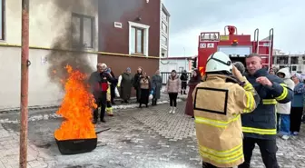 Kars'ta öğrencilere yangın eğitimi ve tatbikatı yapıldı