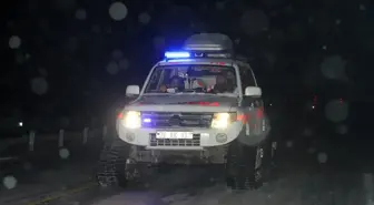 Kars'ta Yoğun Kar Yağışı Altında Kaynar Su Dökülmesi Sonucu Yanıklar Oluşan Kız Çocuğu Hastaneye Yetiştirildi