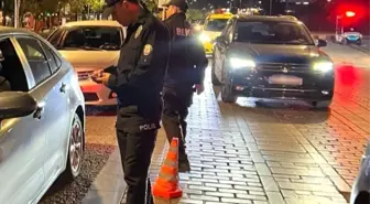 Antalya'da Korsan Taksi Tespit Edilen Otomobil Trafikten Men Edildi