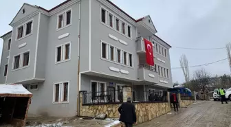 Şehit Piyade Uzman Onbaşı Yazıcı'nın Gümüşhane'deki köyüne Türk bayrakları asıldı