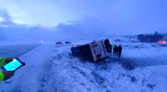 Ağrı'da iki yolcu otobüsü devrildi, 6 kişi yaralandı