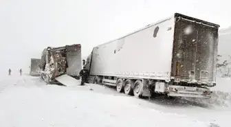 Ardahan-Çıldır kara yolunda zincirleme trafik kazası