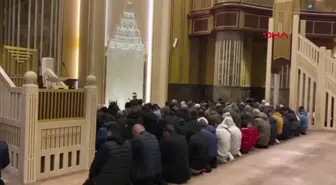 İSTANBUL'DA ŞEHİTLER İÇİN CAMİLERDE DUA EDİLDİ