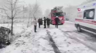 Ünye'de kar yağışı nedeniyle kamyonet kaza yaptı, sürücü ve eşi yaralandı