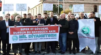 FOX TV binası önünde toplanan Mil-Diyanet Sen üyeleri, Kızıl Goncalar dizisini protesto etti